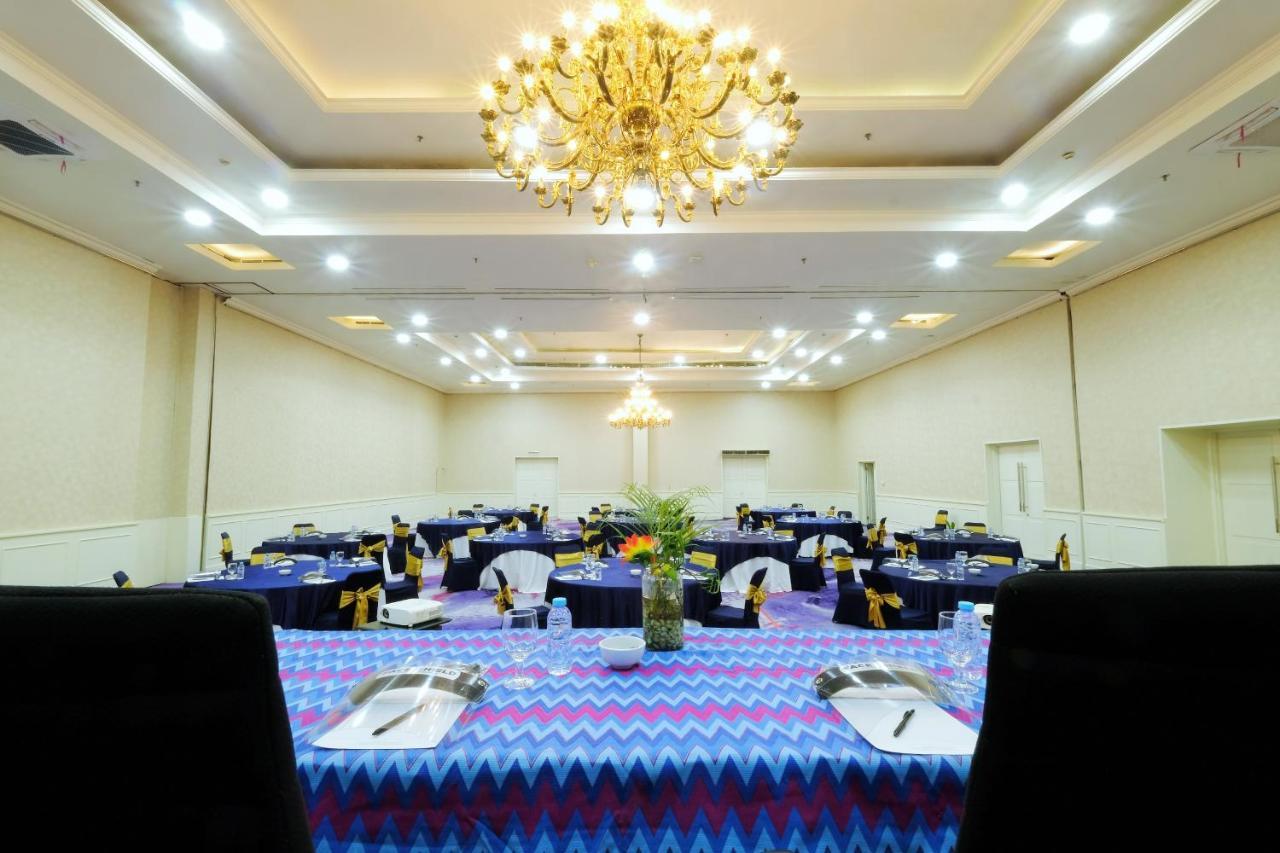 Aryaduta Makassar Exterior foto