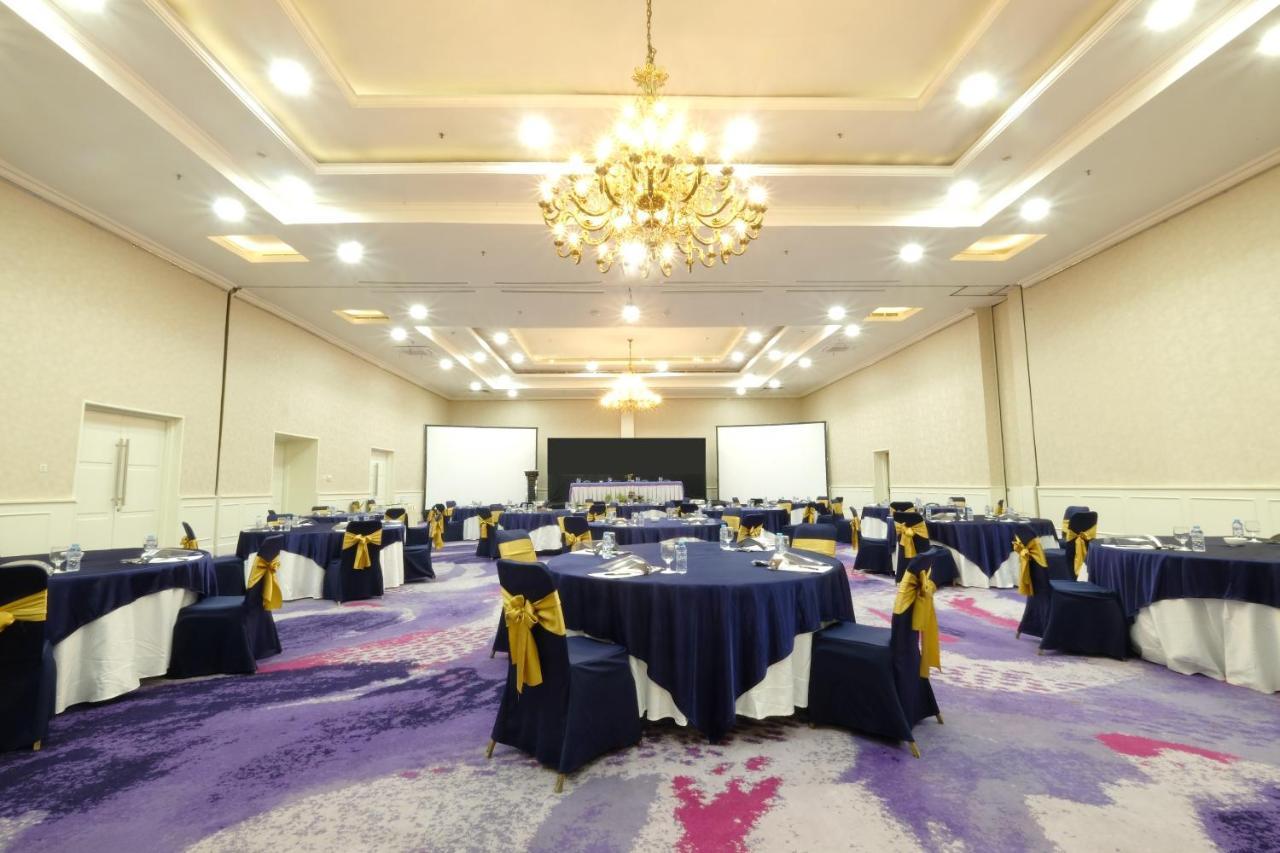 Aryaduta Makassar Exterior foto