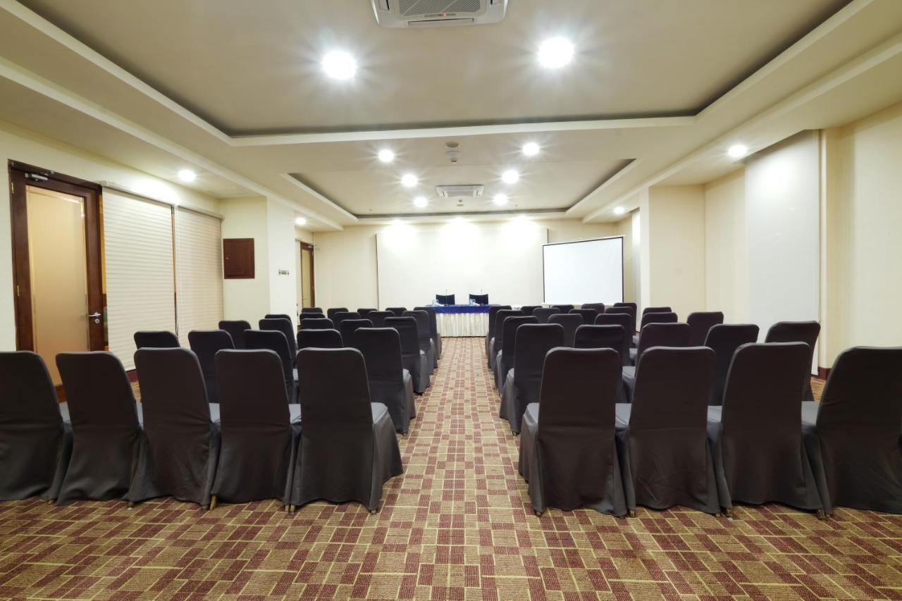 Aryaduta Makassar Exterior foto