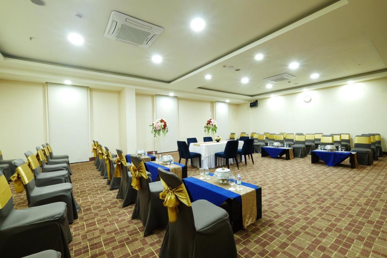 Aryaduta Makassar Exterior foto